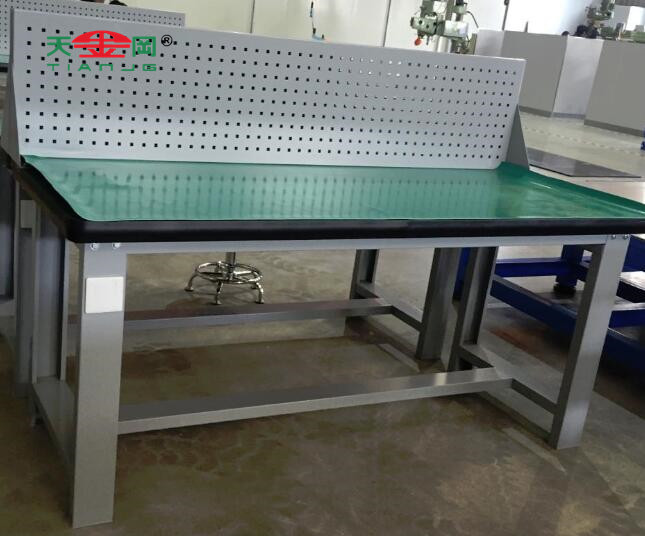 工作臺+掛板，綠色臺面