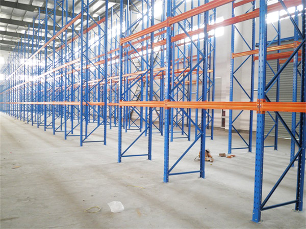 分析重型貨架質(zhì)量的方法及選擇重型貨架的理由！