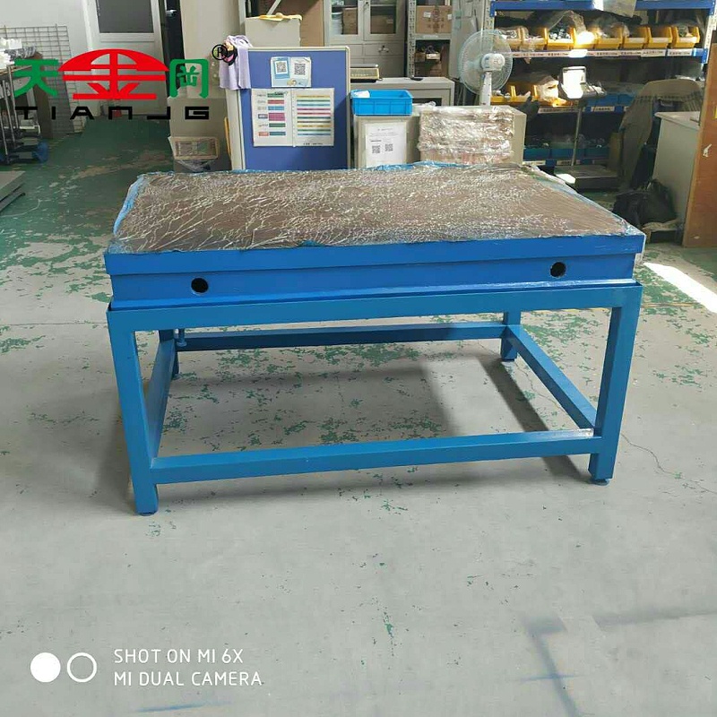 鉗工工作臺(tái)供應(yīng)
